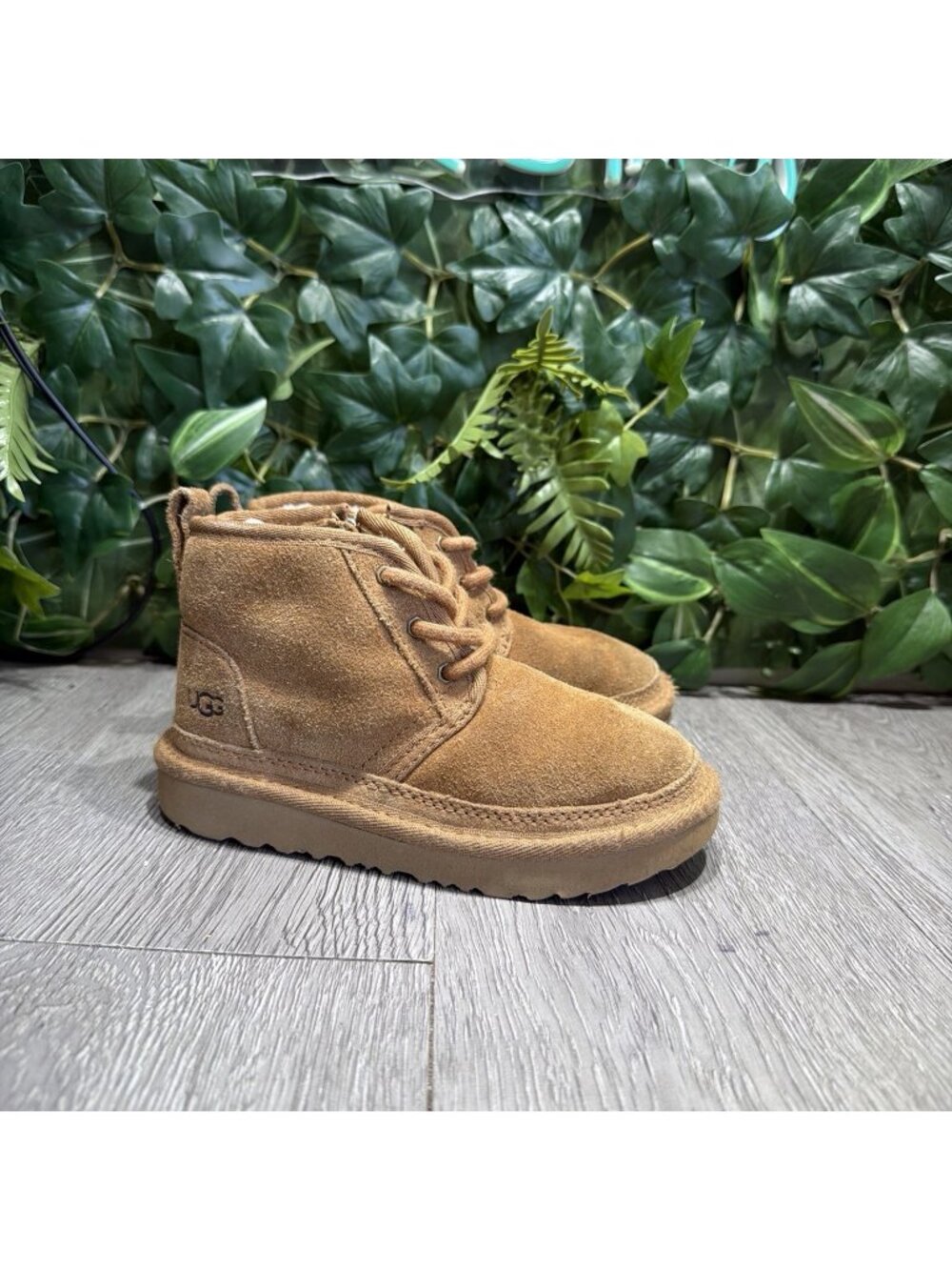 UGG Neumel II Toddler US 11 Chukka Boots Chestnut Brown Suede